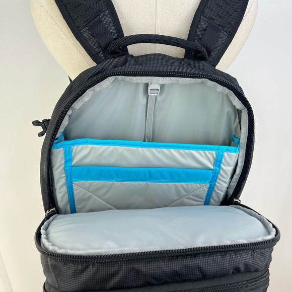 Thule EnRoute Escort 2 Daypack Black 27-liter Backpack - Picture 8 of 11